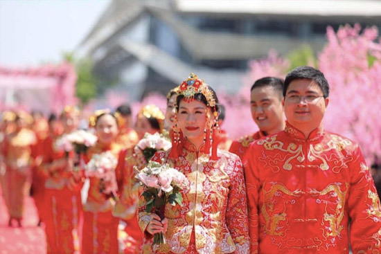 阿里結婚日一百多對新人參加集體婚禮 馬云送祝福